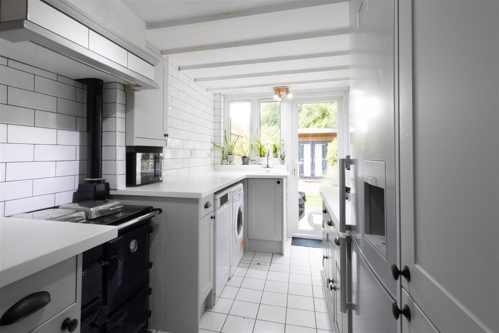 6-kitchen-2.jpg