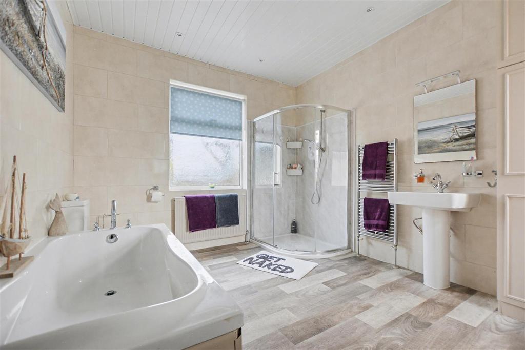 Bathroom 1.jpeg