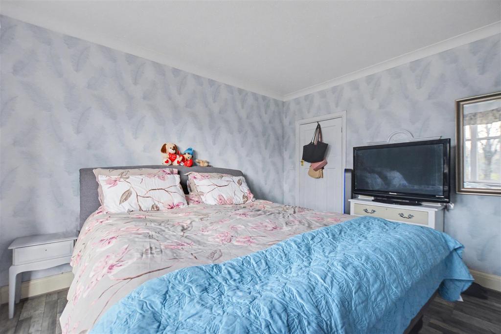 Bedroom 1 2.jpeg
