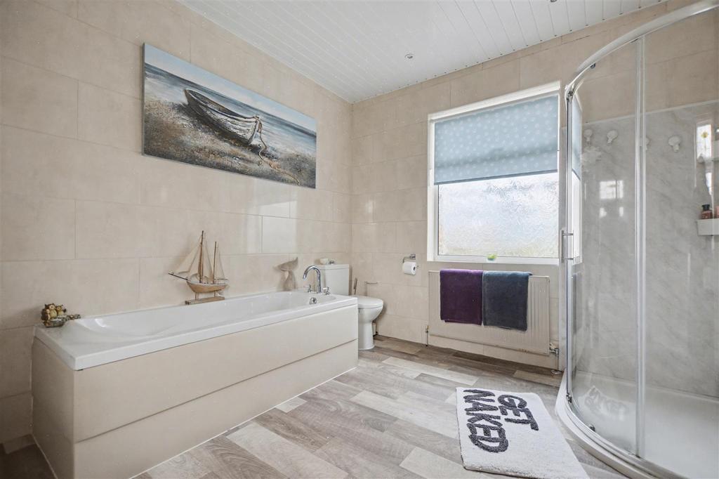 Bathroom 2.jpeg
