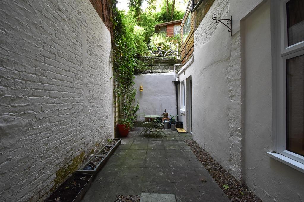 Courtyard garden