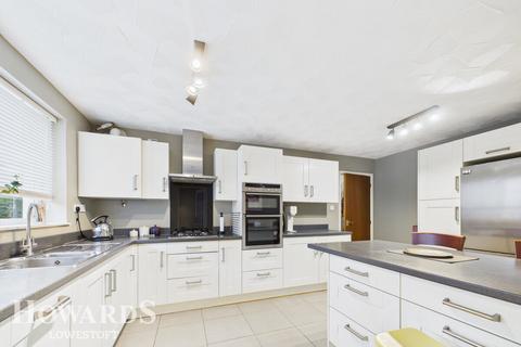 5 bedroom detached house for sale, Lulworth Park, Lowestoft