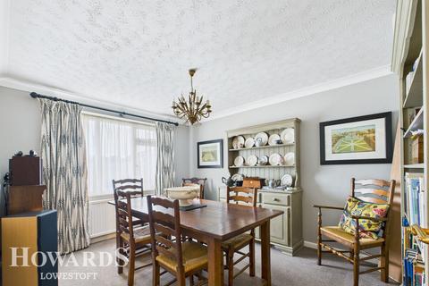 5 bedroom detached house for sale, Lulworth Park, Lowestoft