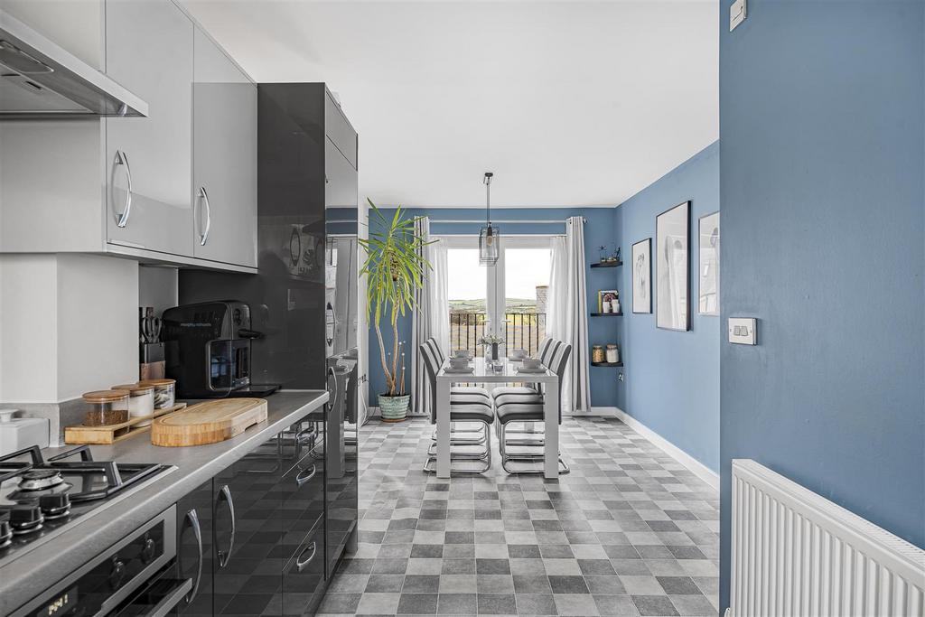 Kitchen/ Dining Room