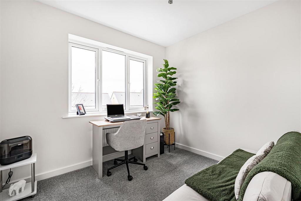 Bedroom 5/ Study
