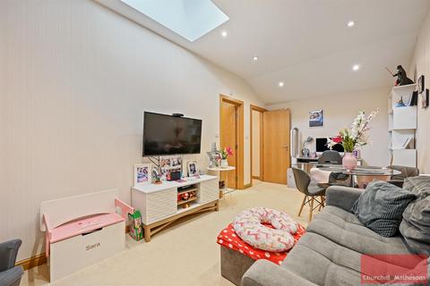 1 bedroom flat to rent, North Acton Road, North Acton, NW10 6QH