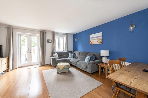 3 bedroom terraced house for sale, McIndoe Drive, Aylesbury HP22