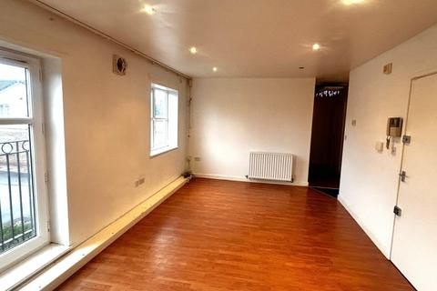2 bedroom flat for sale, Bradford Road, East Bierley, Bradford, West Yorkshire, BD4