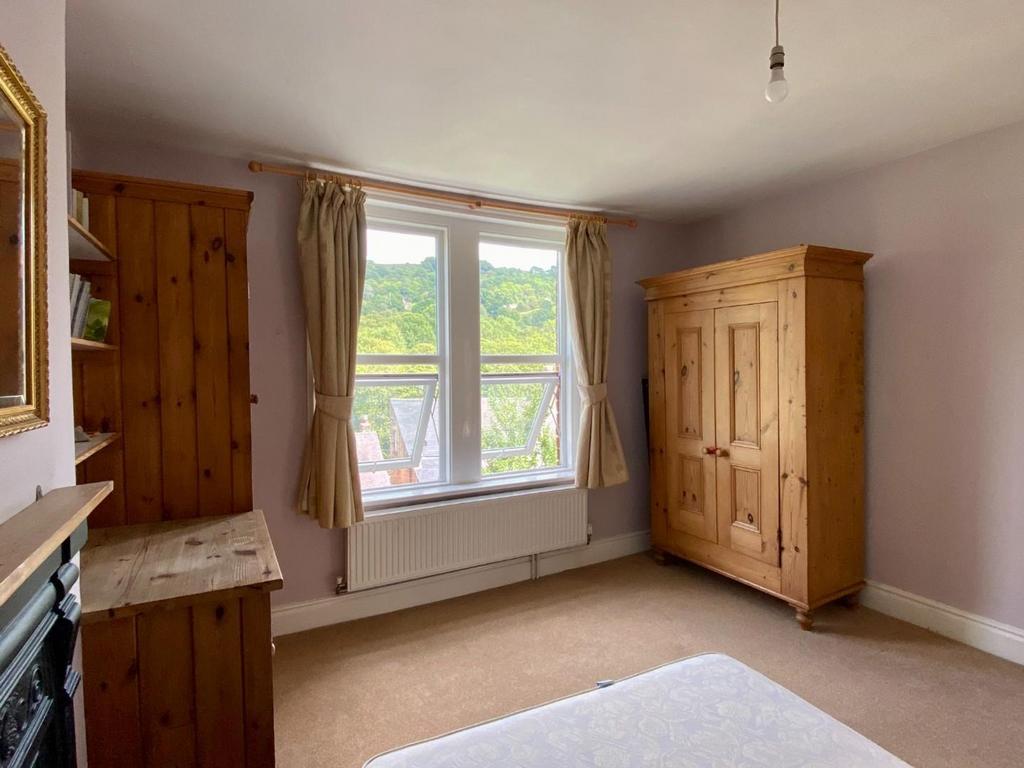 Bedroom, fireplace