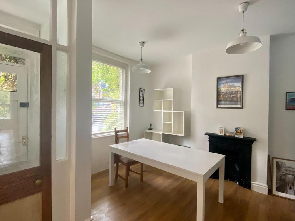 Dining room, fireplace