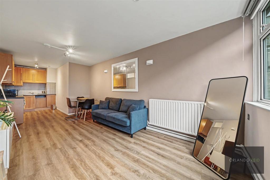 Flat 2, 2 Winter Garden House WC2 B 5 ND-8.jpg