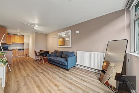 1 bedroom apartment to rent, Macklin Street, London