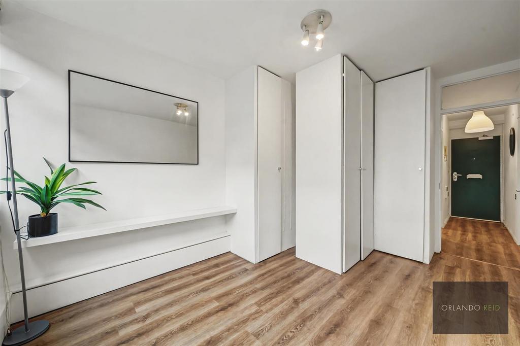 Flat 2, 2 Winter Garden House WC2 B 5 ND-4.jpg