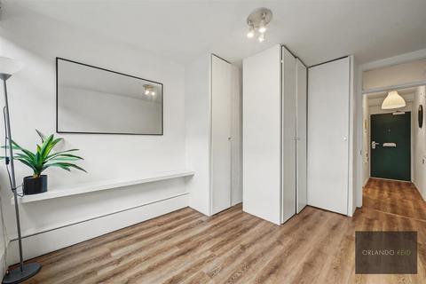 1 bedroom apartment to rent, Macklin Street, London