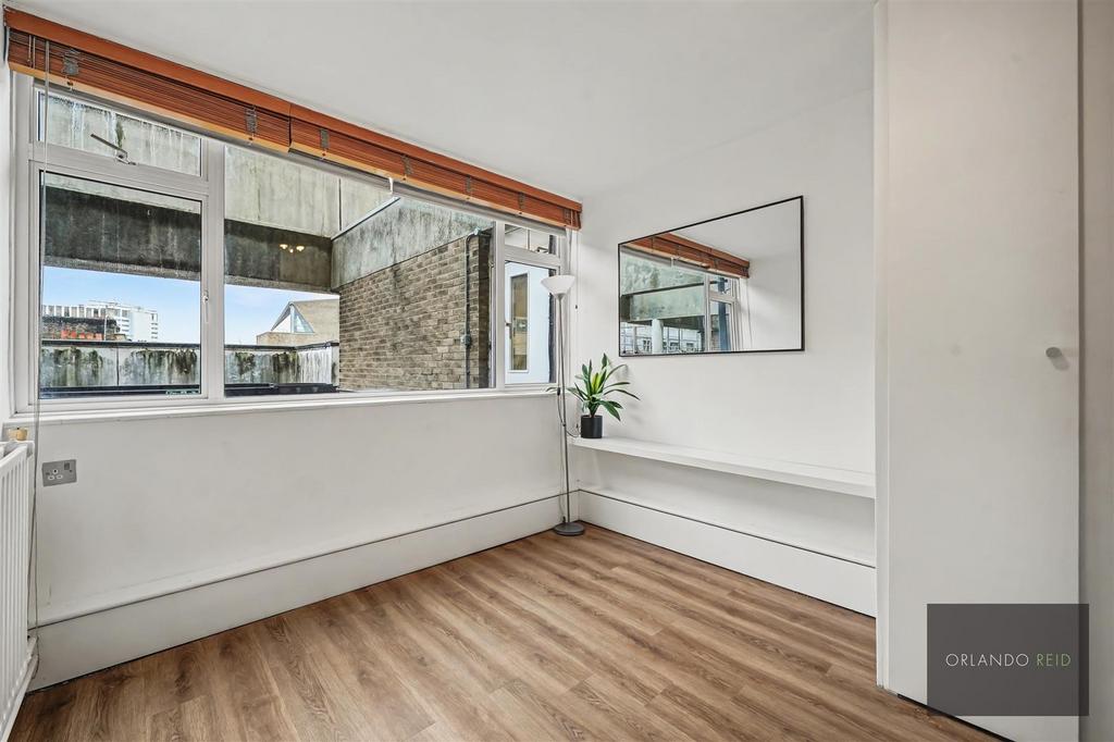 Flat 2, 2 Winter Garden House WC2 B 5 ND-3.jpg