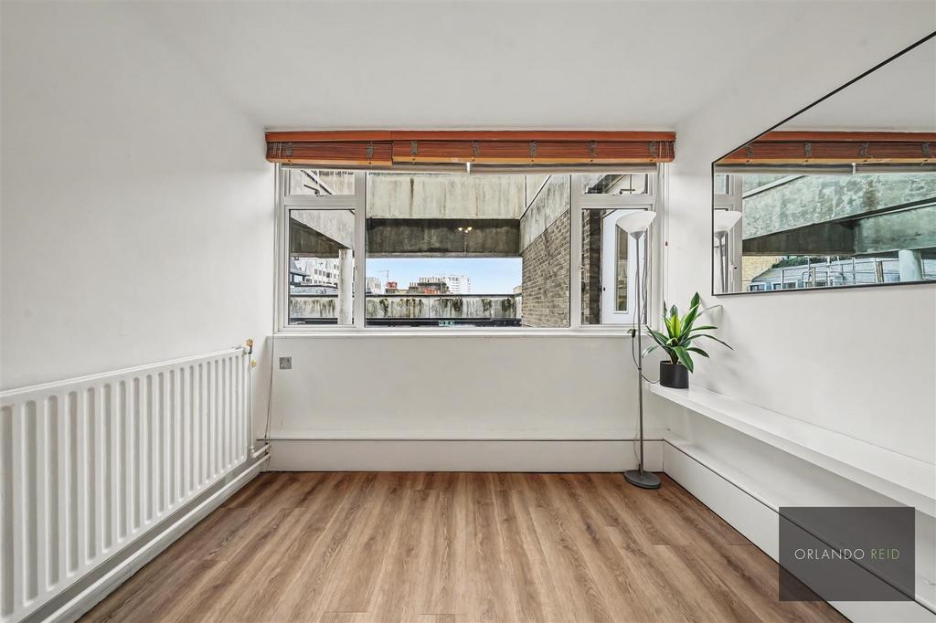 Flat 2, 2 Winter Garden House WC2 B 5 ND-10.jpg