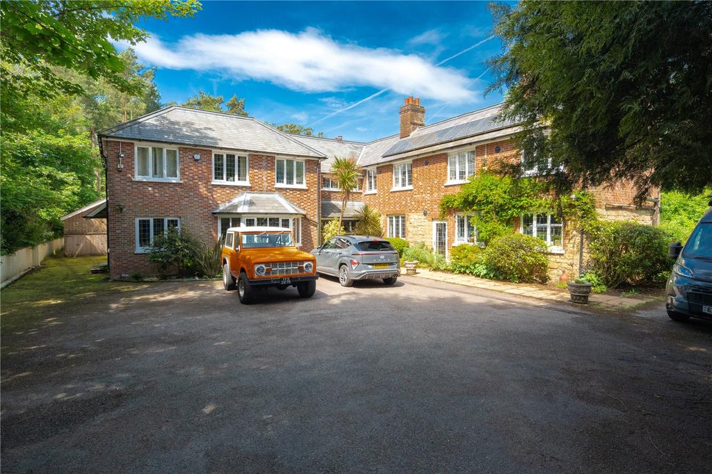 7 bedroom detached house for sale