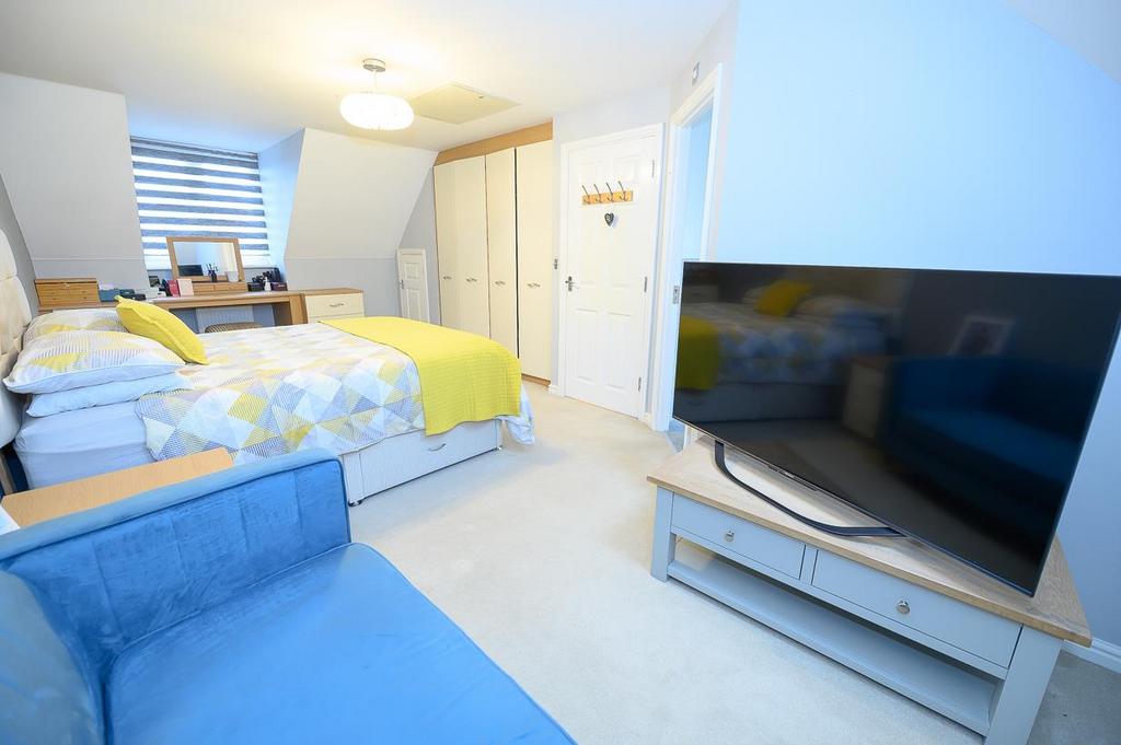 Bedroom 1 pic 2.jpg