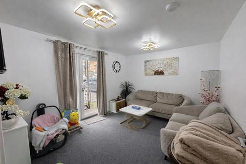 2 bedroom flat for sale, Vipont Court, Hp12