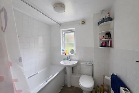 2 bedroom flat for sale, Vipont Court, Hp12