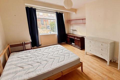 3 bedroom house to rent, Endymion Road, London SW2