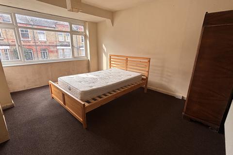 3 bedroom house to rent, Endymion Road, London SW2