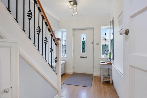 3 bedroom detached house for sale, 106 Nutfield Road, Merstham RH1