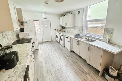 1 bedroom in a house share to rent, Cecil Road, Manchester M30