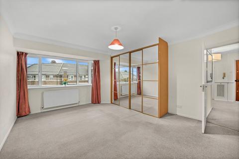 2 bedroom flat for sale, Deanhill Court, Upper Richmond Road West, East Sheen, London
