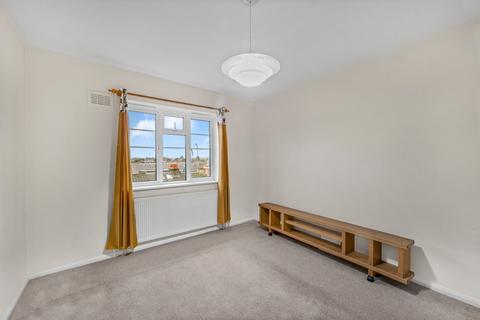 2 bedroom flat for sale, Deanhill Court, Upper Richmond Road West, East Sheen, London