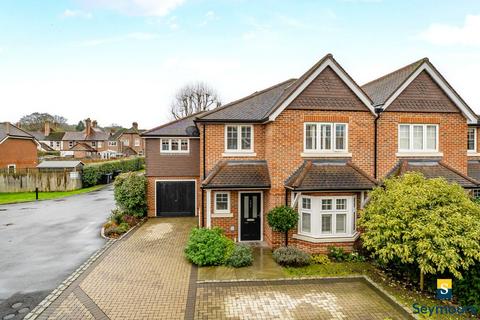 undefined, Alder Grove, Guildford GU4