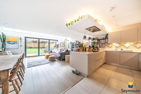 undefined, Alder Grove, Guildford GU4