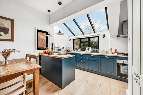 3 bedroom flat to rent, Beaumont Road, London
