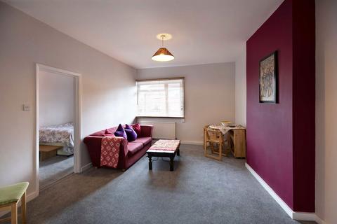 undefined, South Street, Isleworth TW7