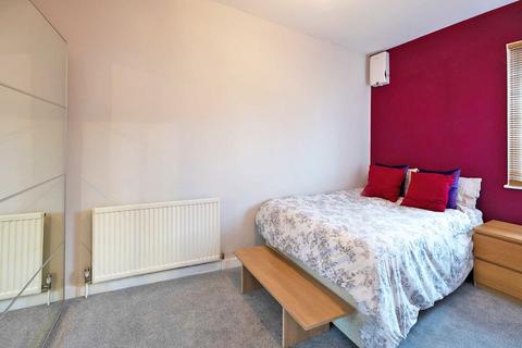 undefined, South Street, Isleworth TW7