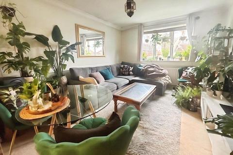 2 bedroom apartment to rent, Sampson Court, Linden Way, Shepperton, Middlesex, TW17