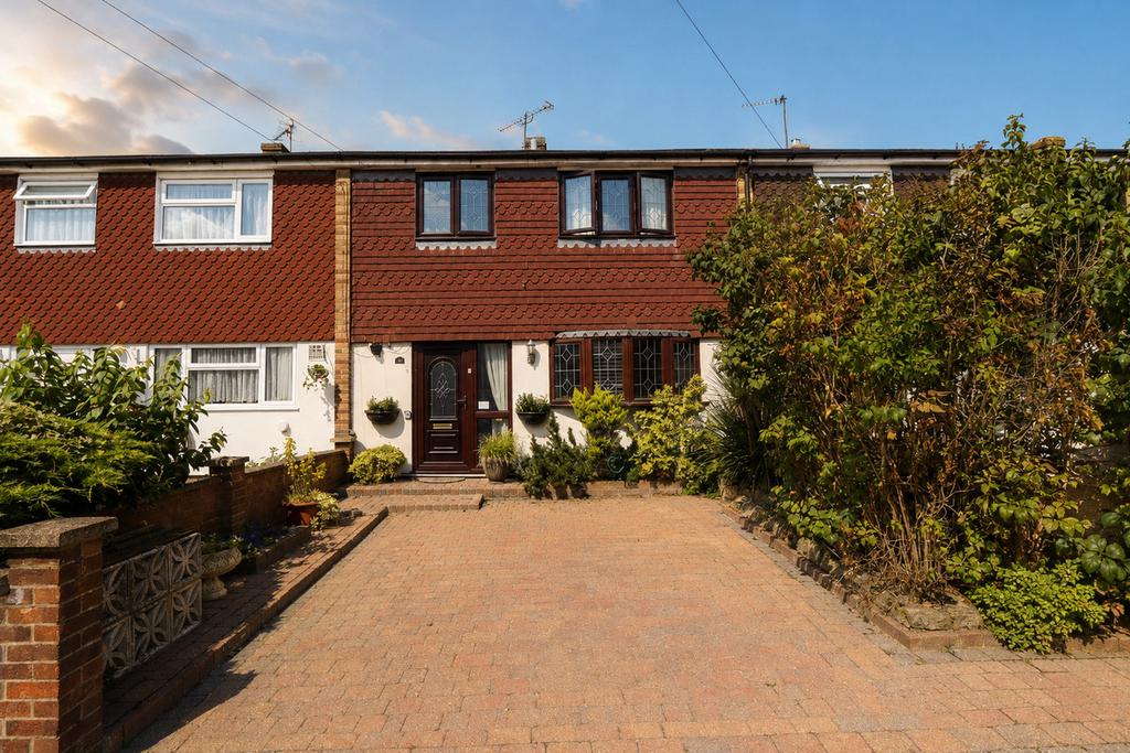 Detached house exterior, driveway