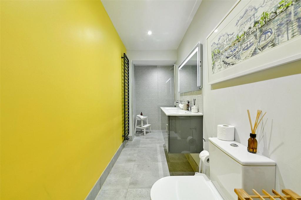 Family Shower Room