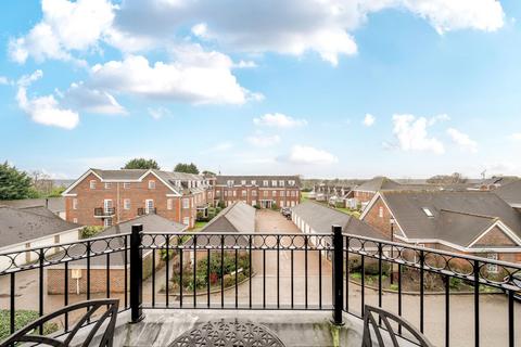 2 bedroom retirement property for sale, Ravens Court, Castle Village, Berkhamsted, Hertfordshire, HP4