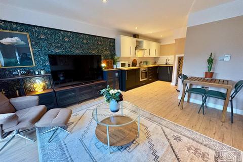 2 bedroom apartment for sale, Saddleworth Road, Greetland