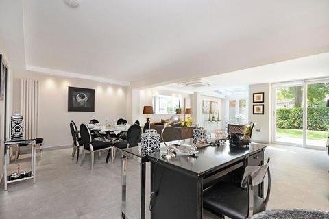 undefined, Court Close, St John's Wood Park NW8