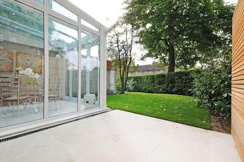 undefined, Court Close, St John's Wood Park NW8