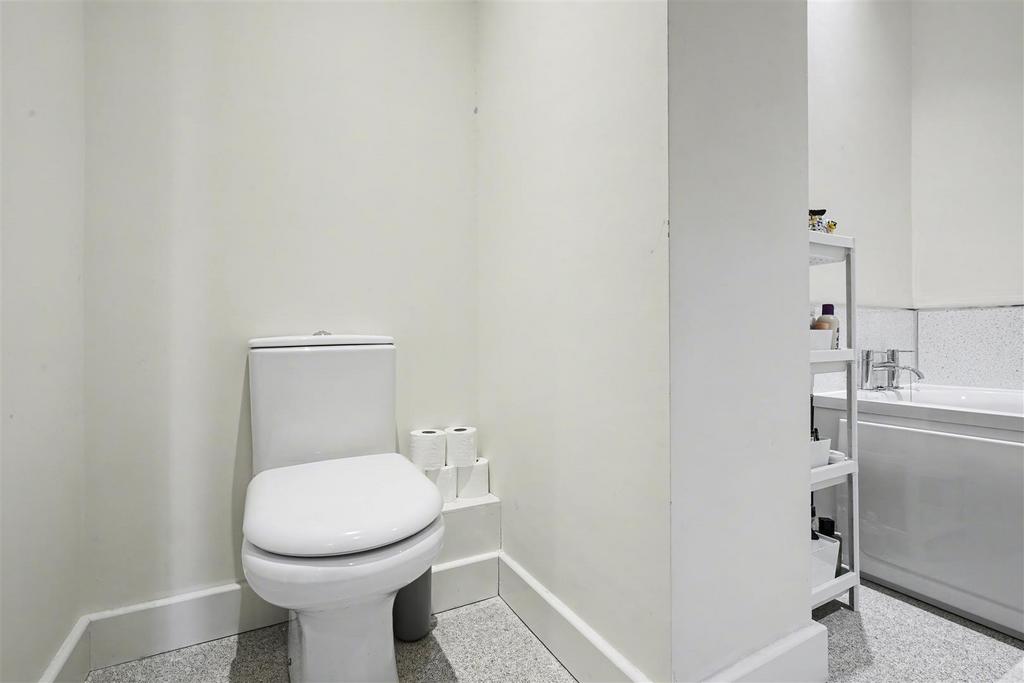 Ensuite 1 3.jpeg
