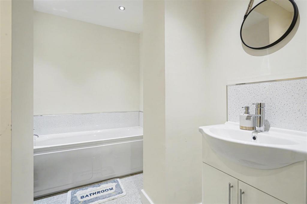 Ensuite 1 1.jpeg