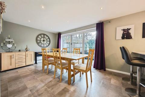 4 bedroom detached house for sale, Swallow Way, Wokingham