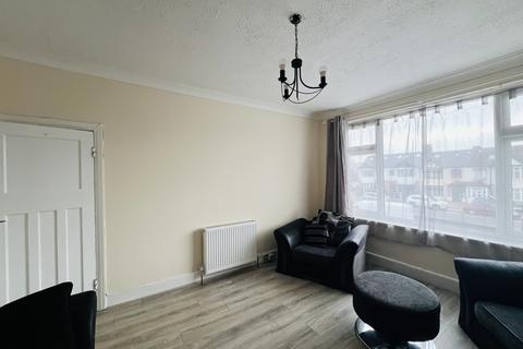 1 bedroom flat to rent, Eastern Avenue, Ilford IG4