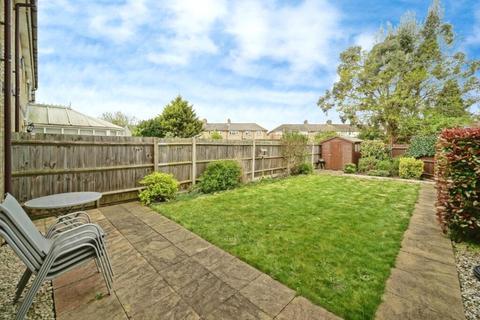 3 bedroom semi-detached house to rent, Triangle Mews, West Drayton UB7