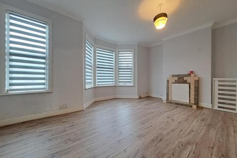 2 bedroom flat to rent, Chandos Road, London