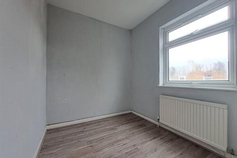 2 bedroom flat to rent, Chandos Road, London