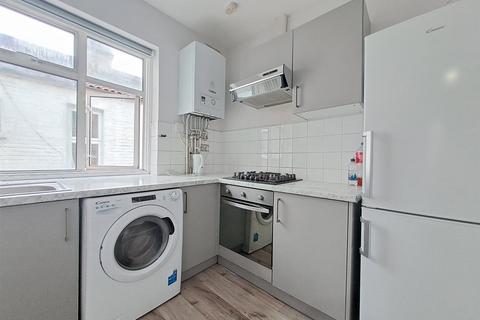 2 bedroom flat to rent, Chandos Road, London